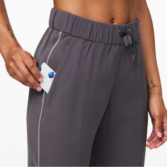 Lululemon On the Right Track Pant EUC Size 4 - Picture 6 of 8